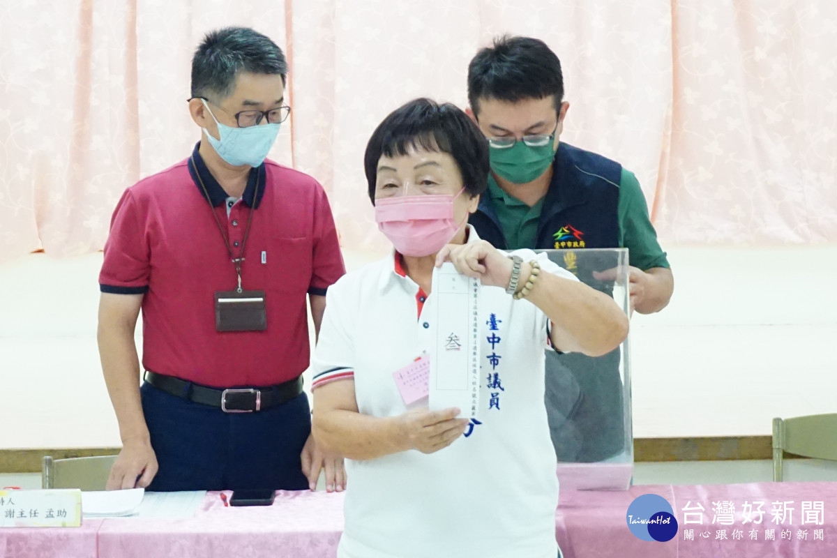 「山線守護者！一生奉獻后豐！」最資深的張瀞分抽到3號。
