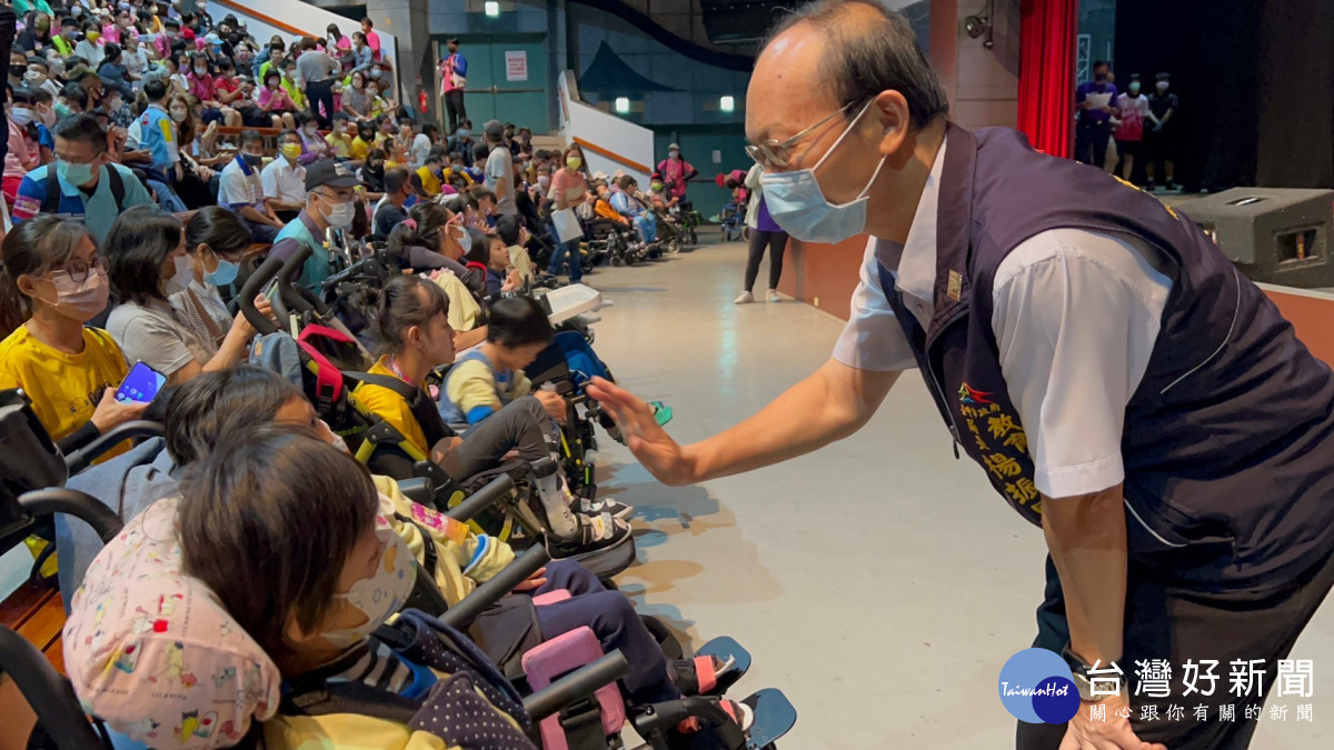 台中市教育局長楊振昇也到場同樂。