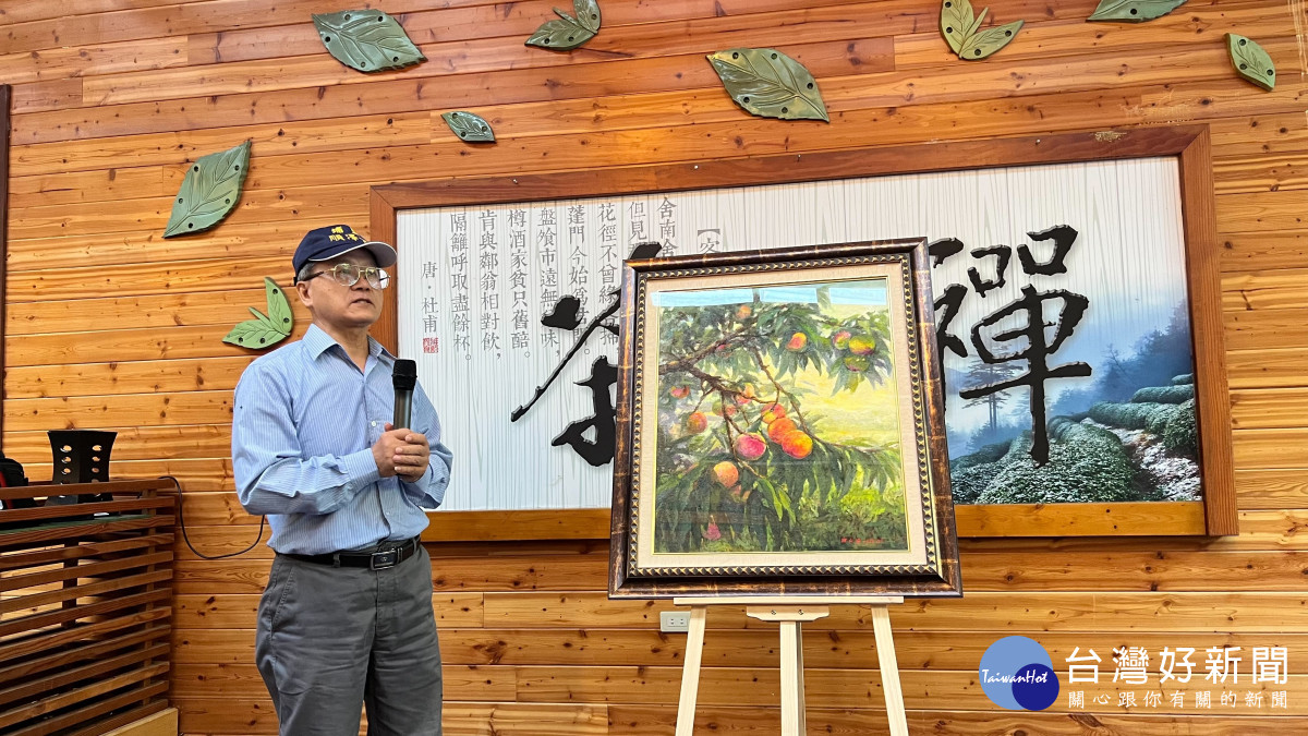 鄭弘國創作「幸福水蜜桃」作品，原汁呈現「在欉紅」的水蜜桃。