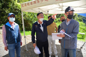 林縣長視察仁愛鄉屯原產業道路改善情形。
