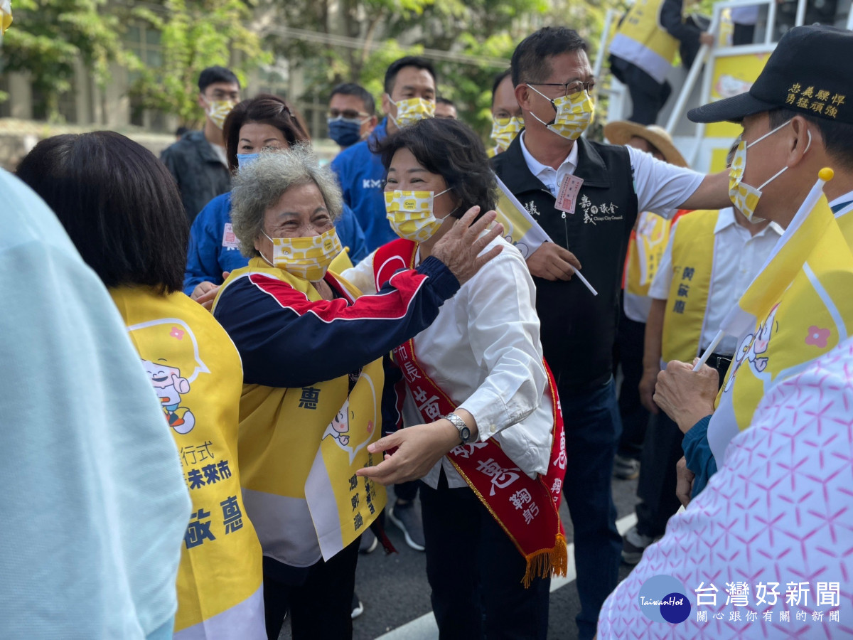 力拼連任的嘉義市長黃敏惠抽中1號，高喊嘉義一定會更好／陳致愷翻攝