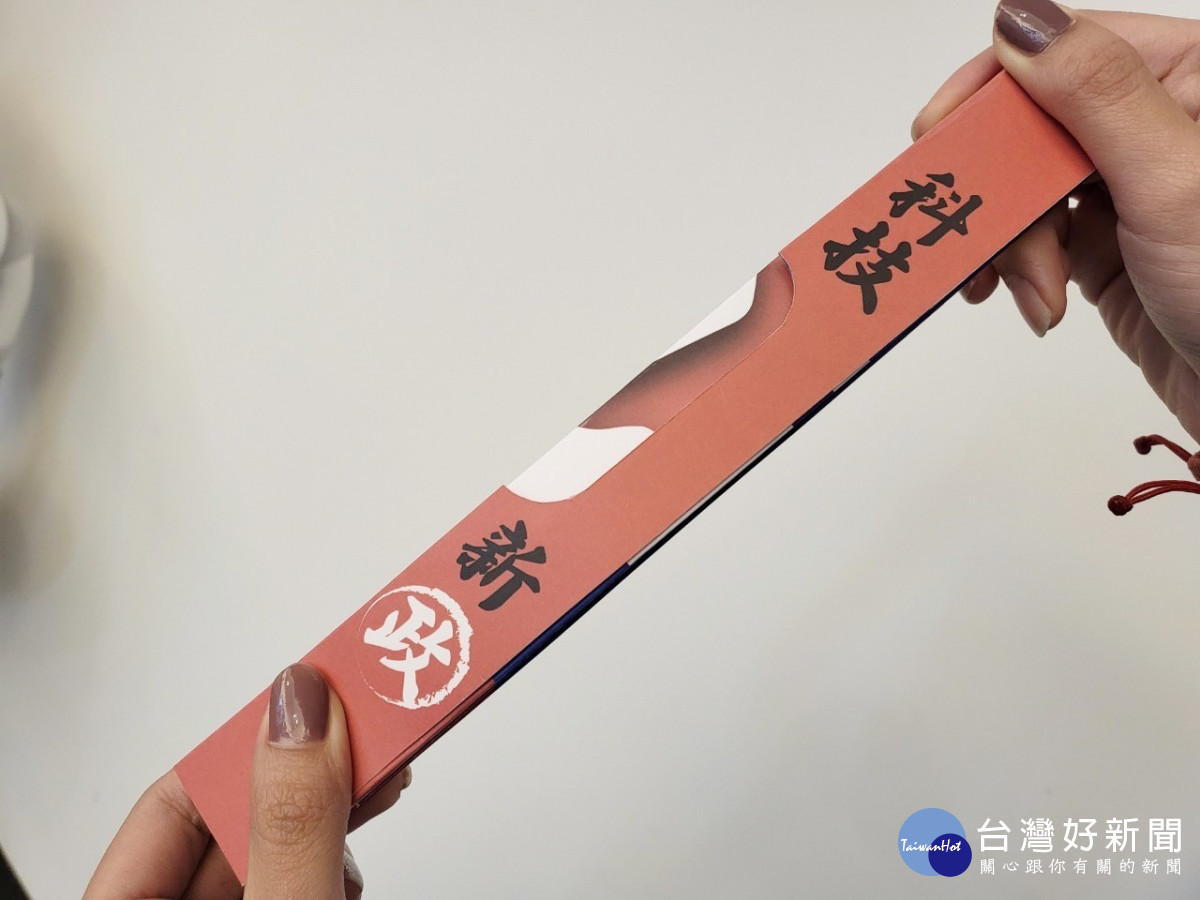 國民黨桃園市長候選人張善政北區競選總部成立大會，現場將發送最新的小物「擇善固執」。