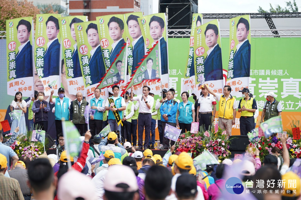 桃園市長候選人鄭運鵬與桃園市長鄭文燦先後參加桃園市議員舉辦的競選總部與後援會成立大會。