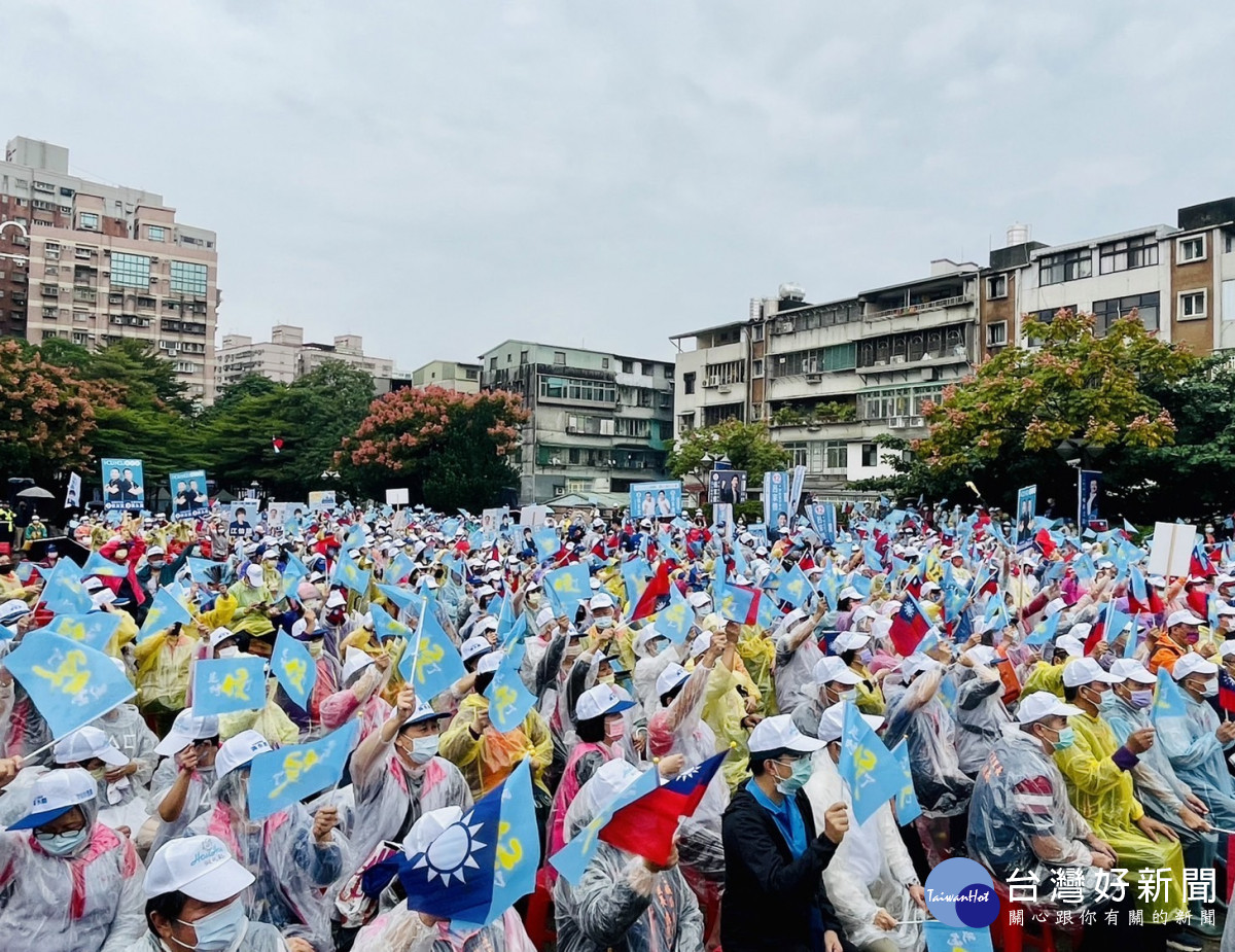 侯友宜土城聯合競總成立　熱情民眾不畏雨勢力挺