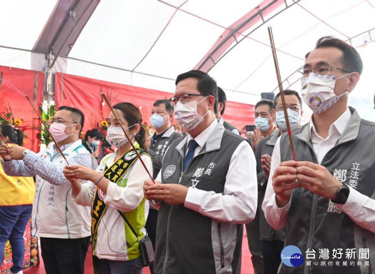 鄭市長祈求「中壢媽」保佑桃園大建設大進步。