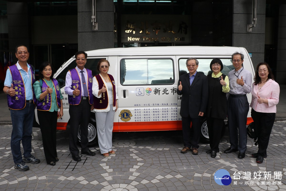 台北市純德獅子會行善　捐新北復康巴士