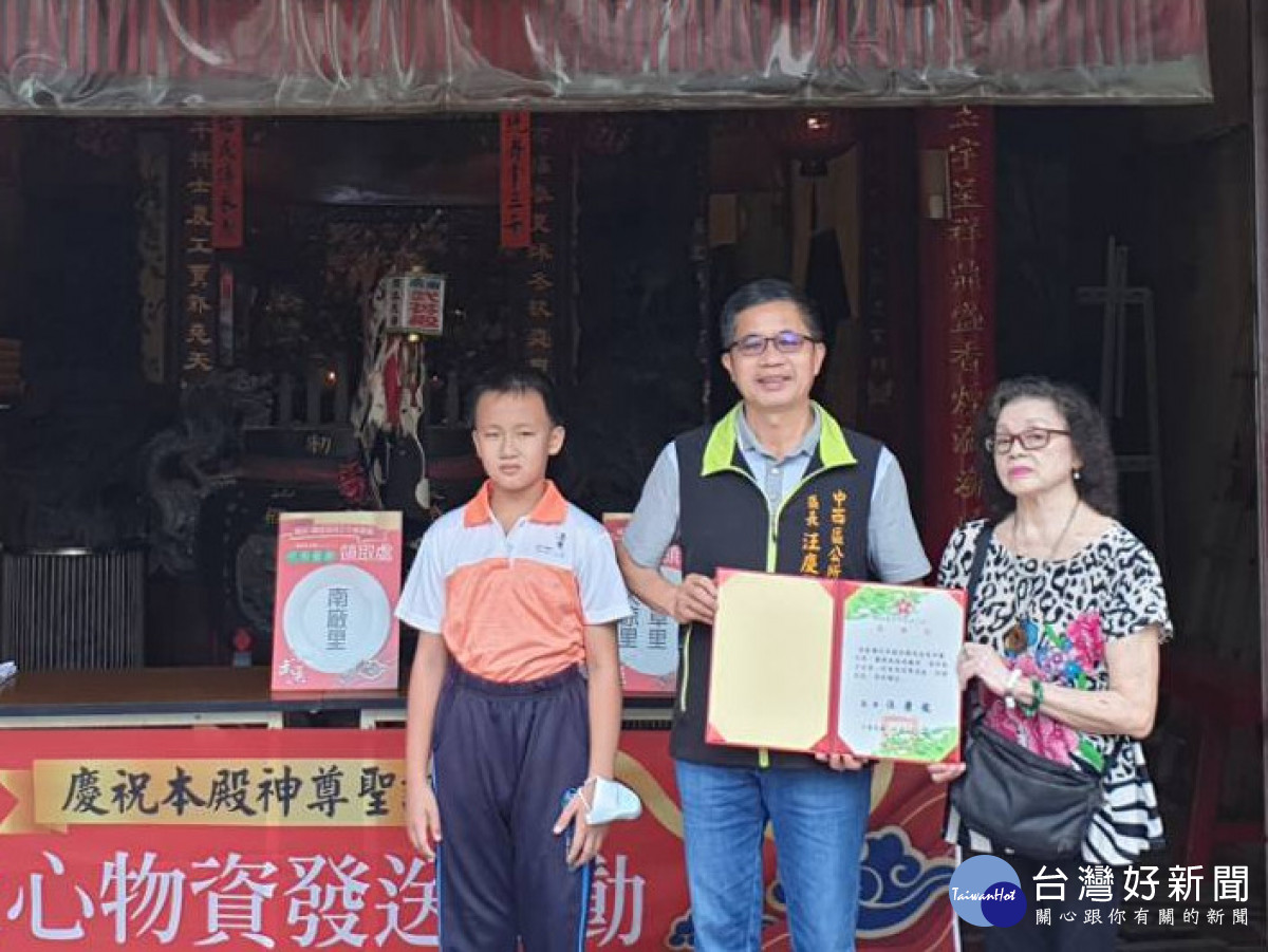 南廠武英殿發送　151戶低收入戶紅包及代用餐券