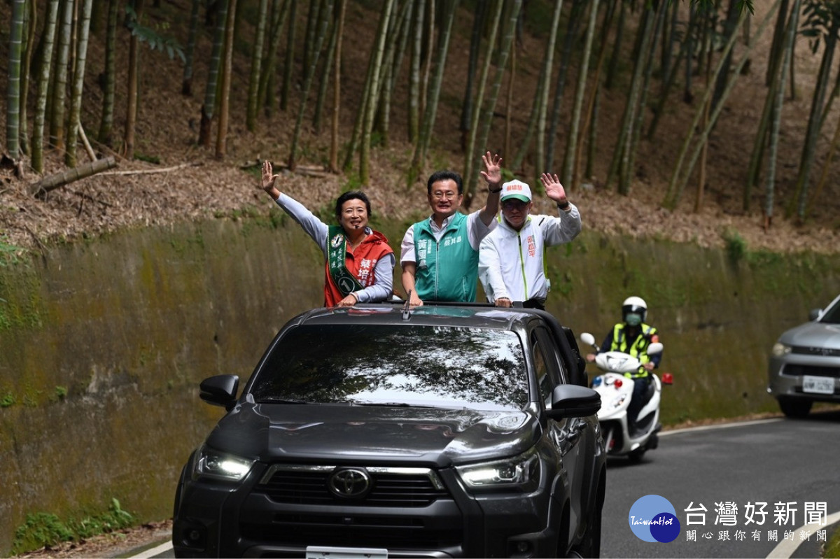 決戰11/26剩33天　投縣長候選人蔡培慧車隊積極掃街拜票