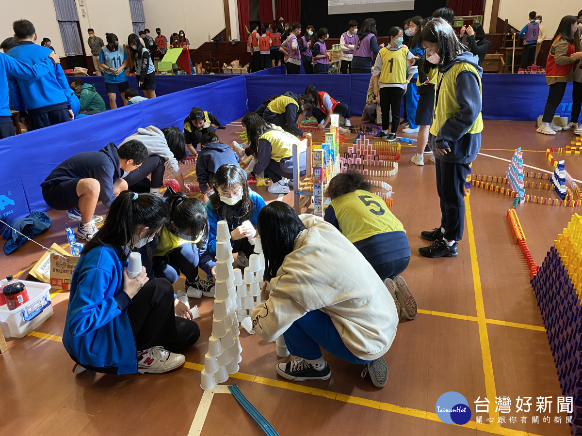 推倒疫情的一身傲「骨」　大華中學創意骨牌競賽
