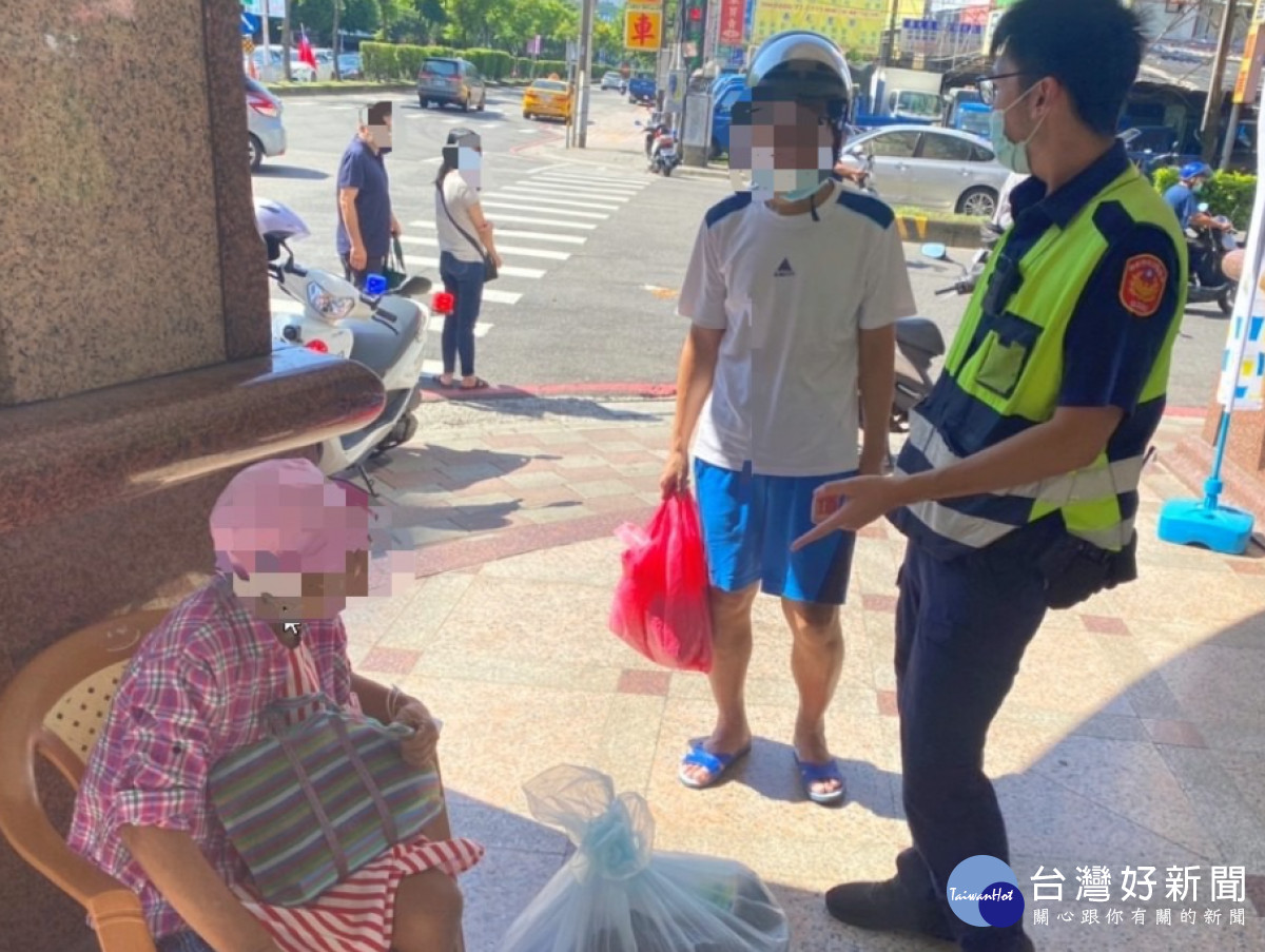 失智老嫗迷失街頭　三重警耐心解危護返家
