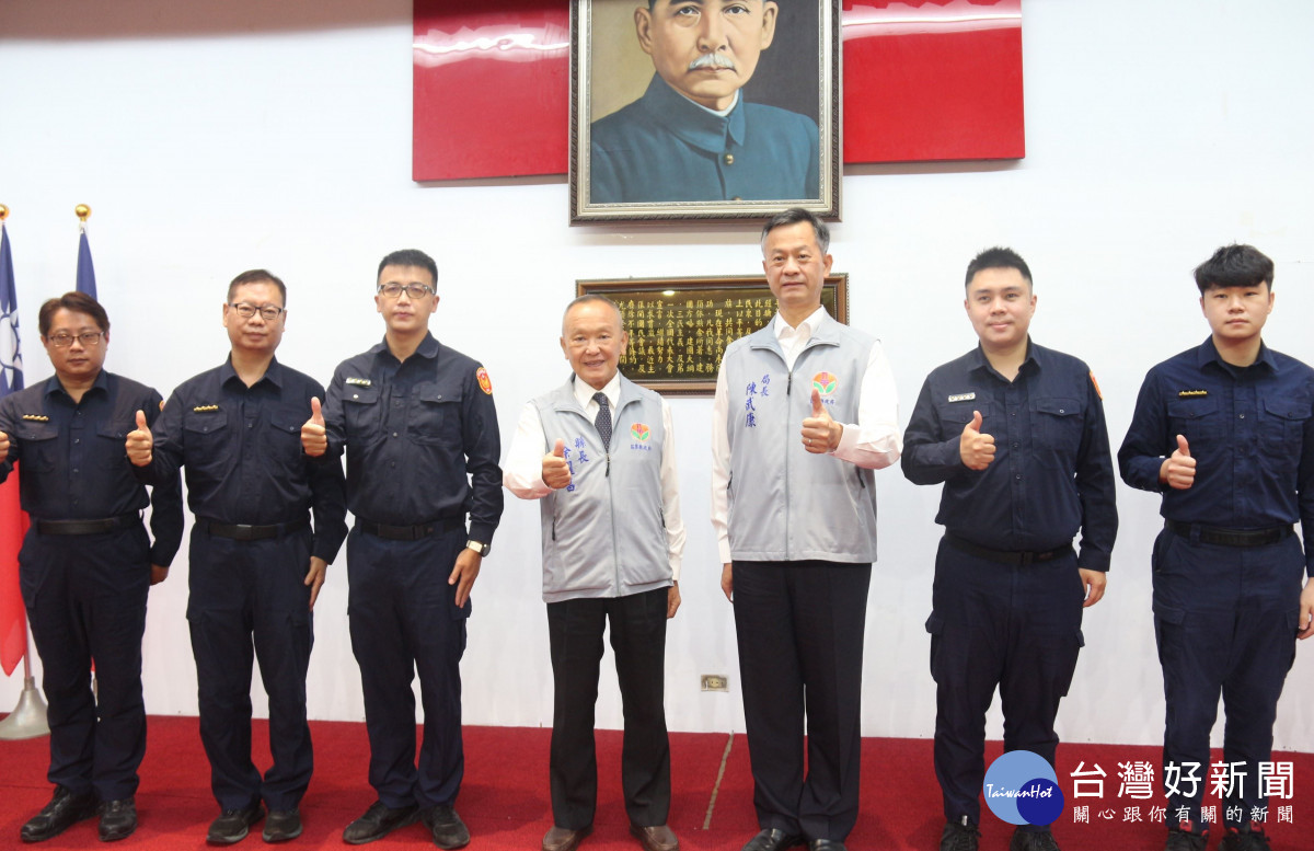 徐耀昌為晉陞警官授階　表揚破案有功人員