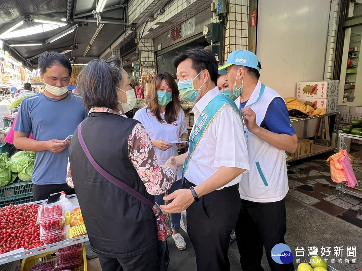 新屋長祥宮出發掃街        鄭寶清：政府應務實為新屋農業帶來升級發展