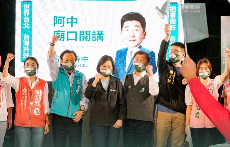 蔡英文酸韓國瑜「輸給我」　大讚陳時中「耐操臉」