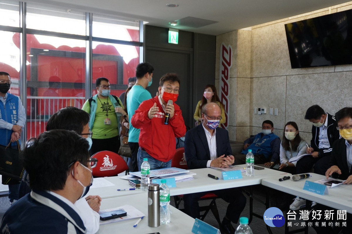 立院考察竹市棒球場　市府允諾目標訂年1月完成驗收