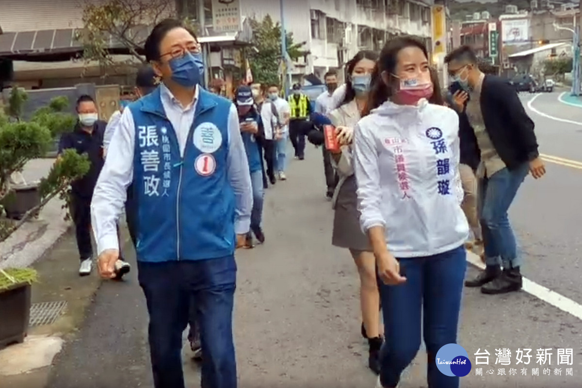 用嬰兒車跟輪椅挑戰人行道　張善政要打造「好走、好逛、好安全」的理想境界