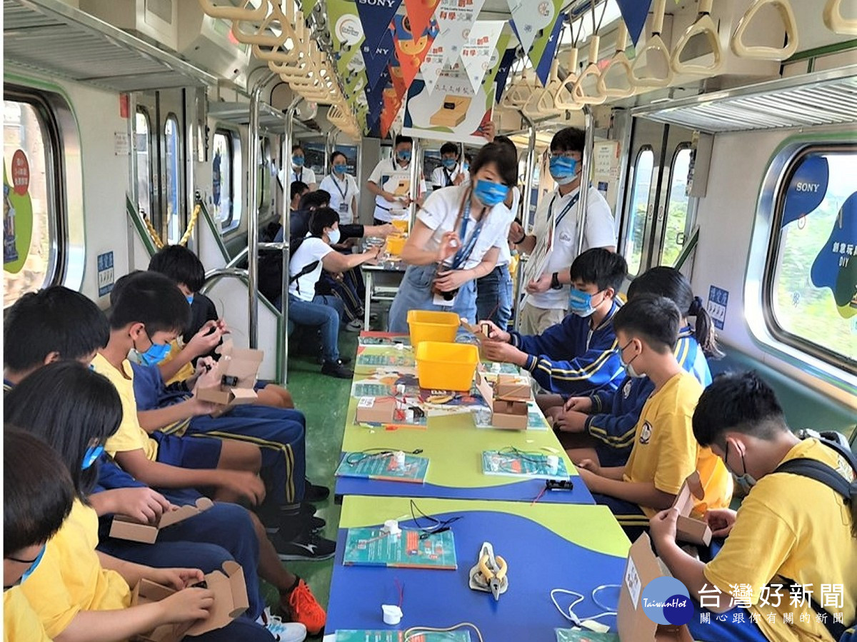 250位偏鄉師生　搭臺灣科普環島列車遊板橋站