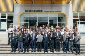 桃園市永續資源館開幕，盼透過展覽讓更多人認識再生利用的產品，建立綠色採購媒合平台。