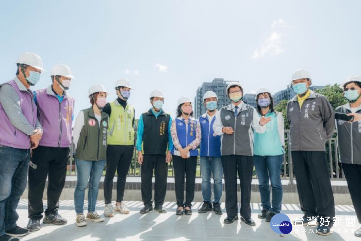 鄭市長談到，市府近年規劃社會住宅時，都會保留空間設置社福設施，以方便市民使用。