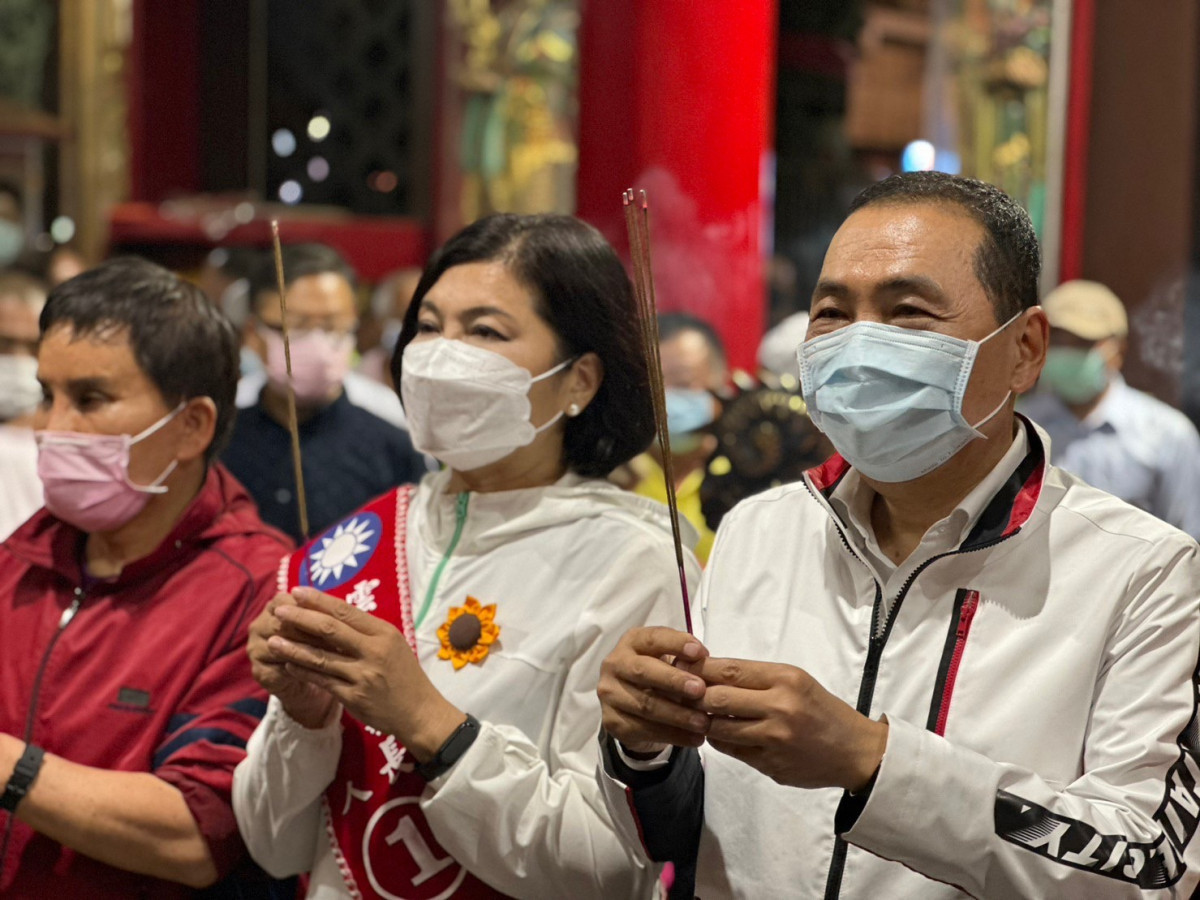 侯友宜南下挺張麗善！雲林車隊掃街　2000位鄉親築起「人牆」表支持