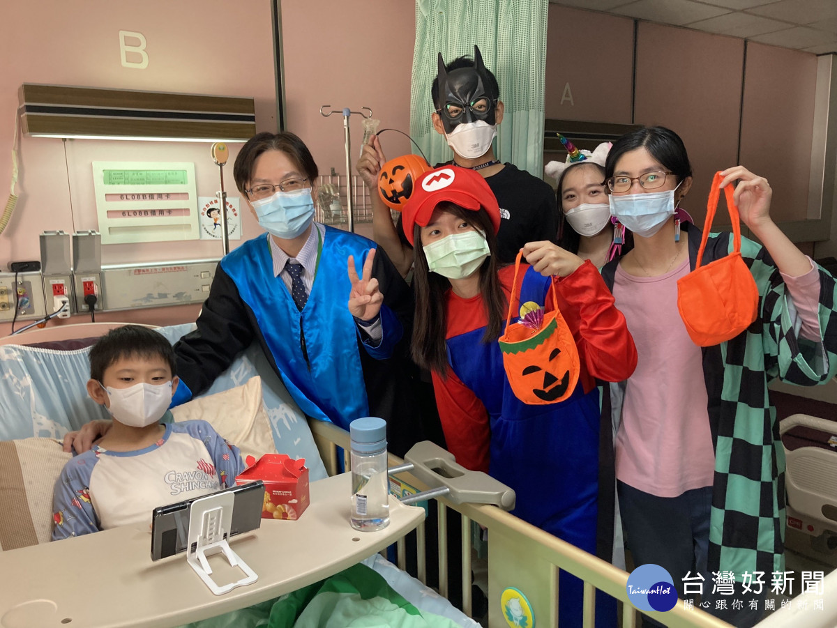 林口長庚醫護萬聖節大變身　寶貝秋天不過敏大作戰
