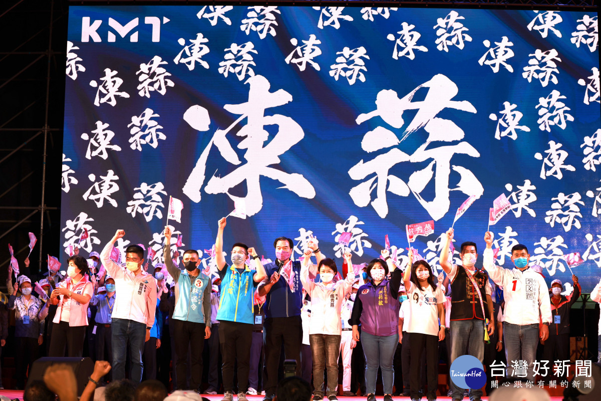 國民黨立委、現任市議員及候選人團結出席海線造勢大會。