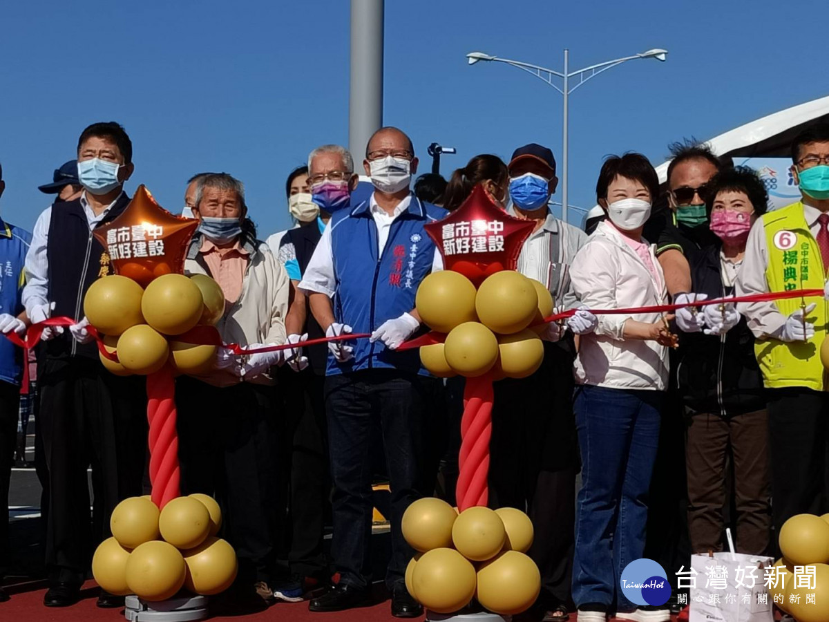 高美溼地旁的濱海橋斥資2.2億元重建完工。