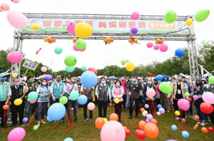 全民健走活動以「漫步八塊厝 玩埤新生活」為主題，希望鄉親越走越健康、越走越青春。