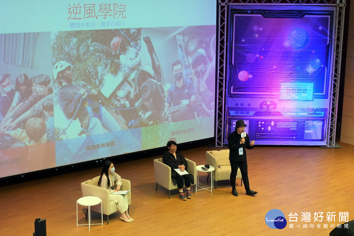 <br /><br />
台灣藍鵲茶營運長林宜平及天下雜誌CSR頻道總編輯黃昭勇以企業合力角度進行交流。