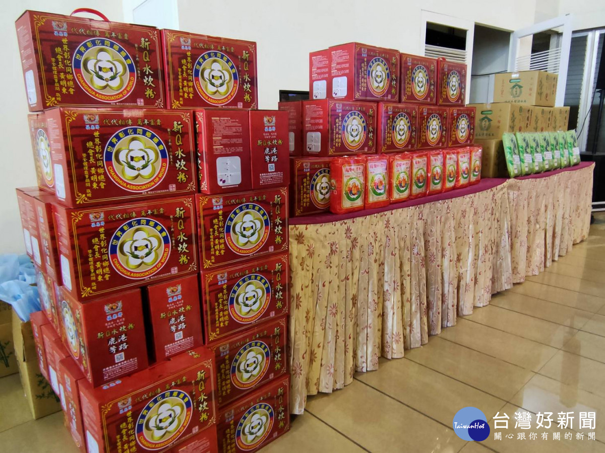 彰化縣府結合世界彰化同鄉總會，捐贈200多萬物資關懷弱勢。圖／記者鄧富珍攝