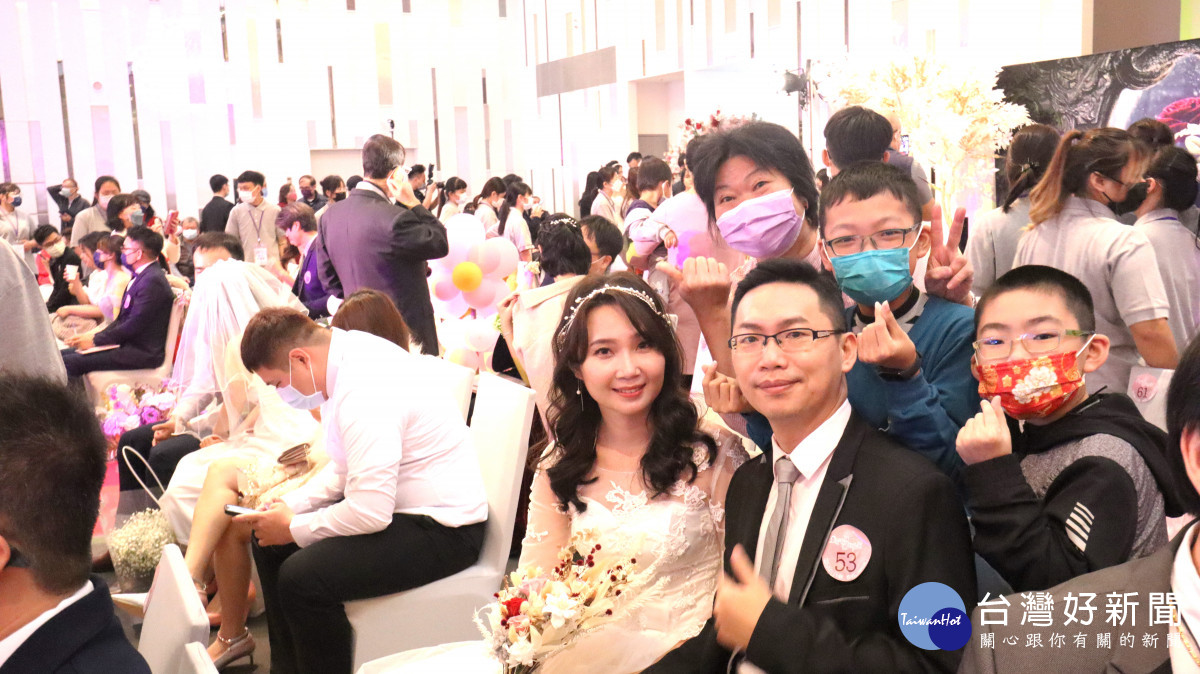 從宜蘭來的林來好一家為孩子祝福！<br />
<br />
