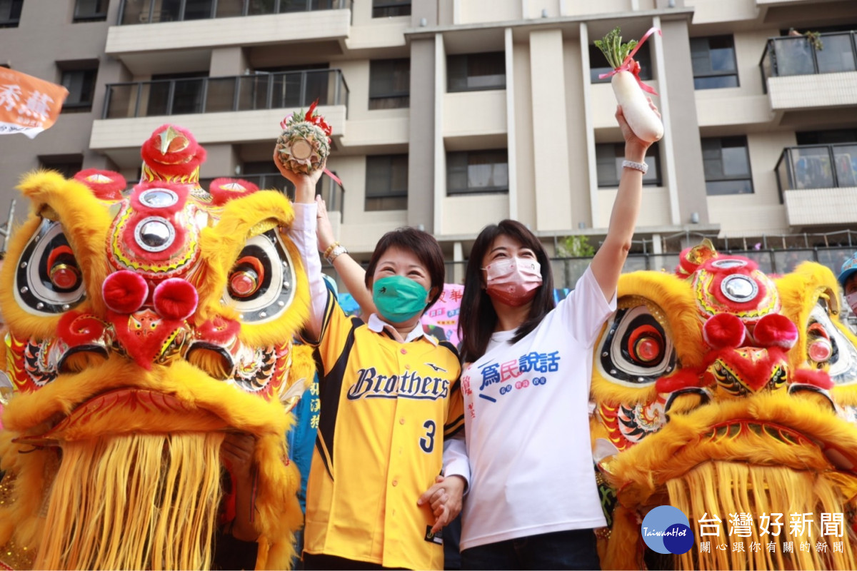 盧秀燕連兩天穿台中中信兄弟球衣跑選舉場