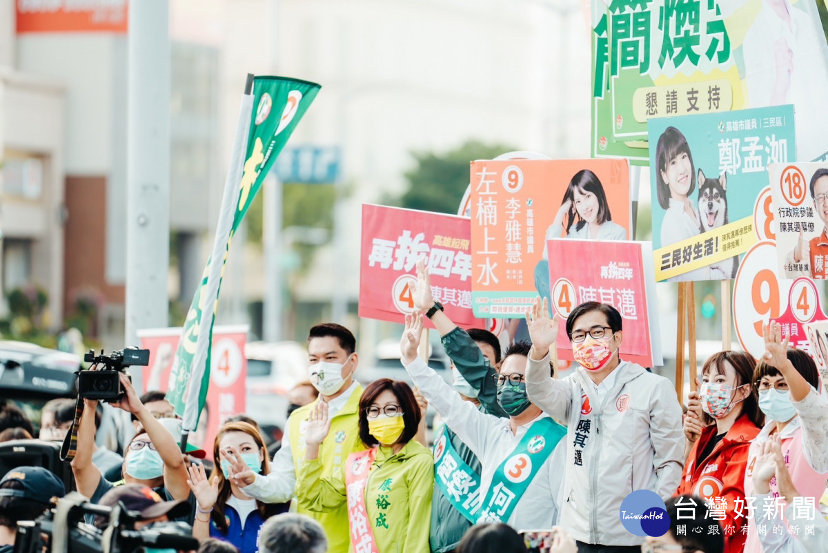 ▲陳其邁化身最強母雞，拉抬黨籍議員選情，力拚年底議會過半。（圖／記者 許高祥 翻攝）