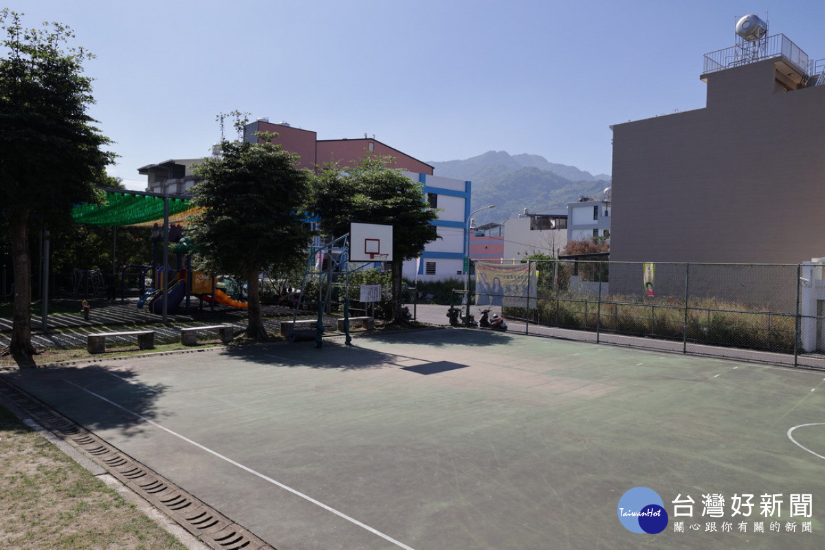南光村休閒公園位一旁的籃球場也待整修。