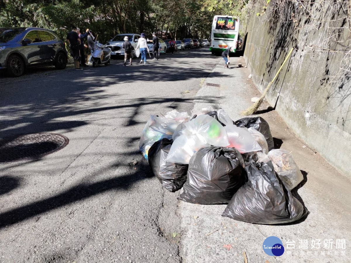 谷關淨街短短 3 小時清出約 800 公斤垃圾。
