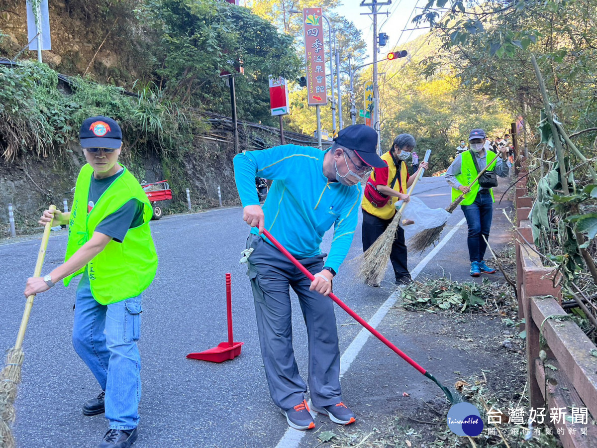 谷關淨街短短 3 小時清出約 800 公斤垃圾。