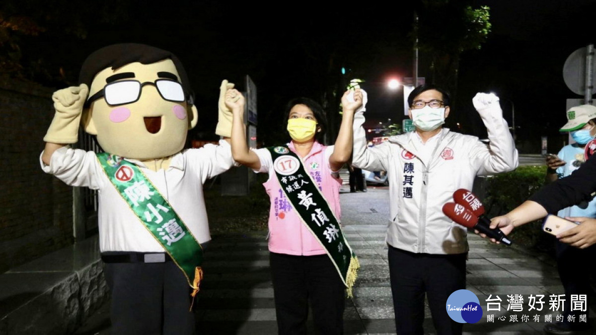 ▲陳其邁派分身進駐輔選，盼鄉親給黃偵琳多留一票！（圖／記者 許高祥 翻攝）