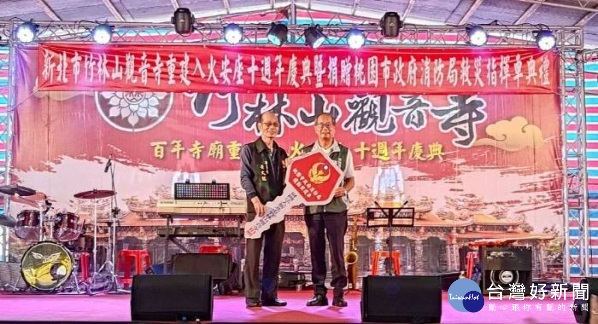 捐贈儀式由消防局局長謝呂泉代表受贈。