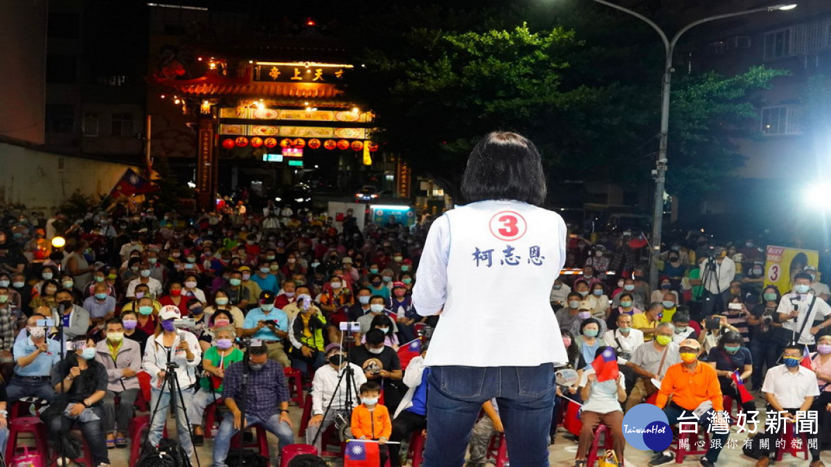 ▲柯志恩認為鳳山是她「起風」的好地方，哽咽反問選民：為何您來聽我現場兩、三次？