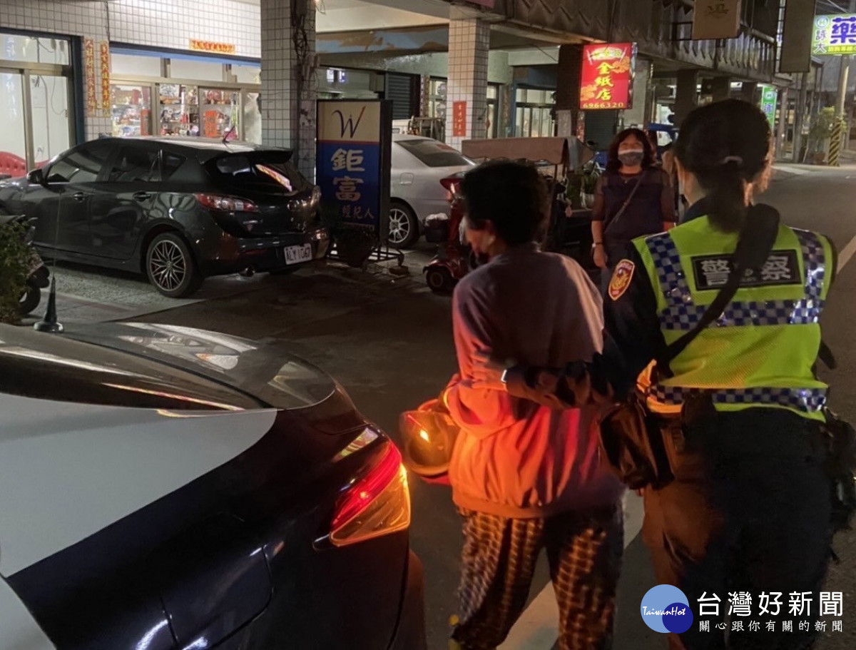 8旬婦騎車尋友迷途,二崙警獲報協助返家/西螺警分局提供