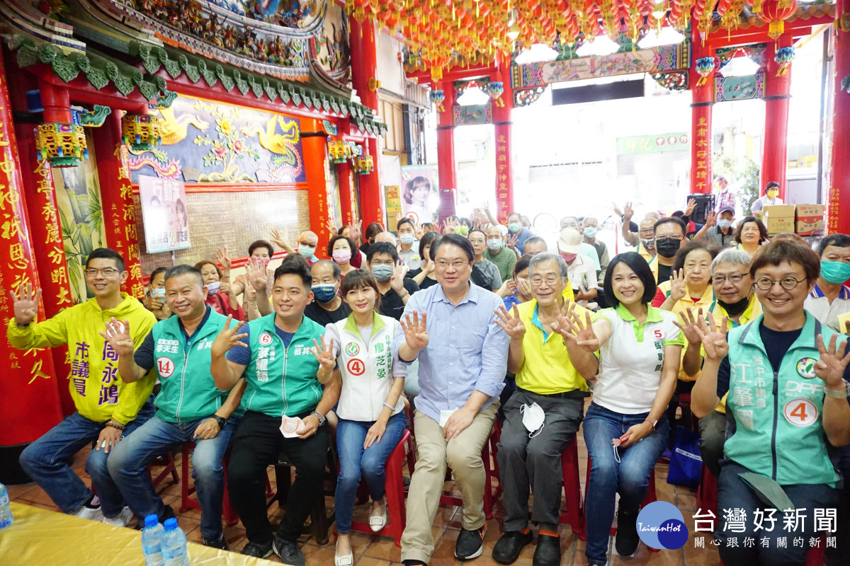 基隆市長林佑昌南下台中站台廖芝宴，並分享成功打造基隆正濱彩色屋經驗。