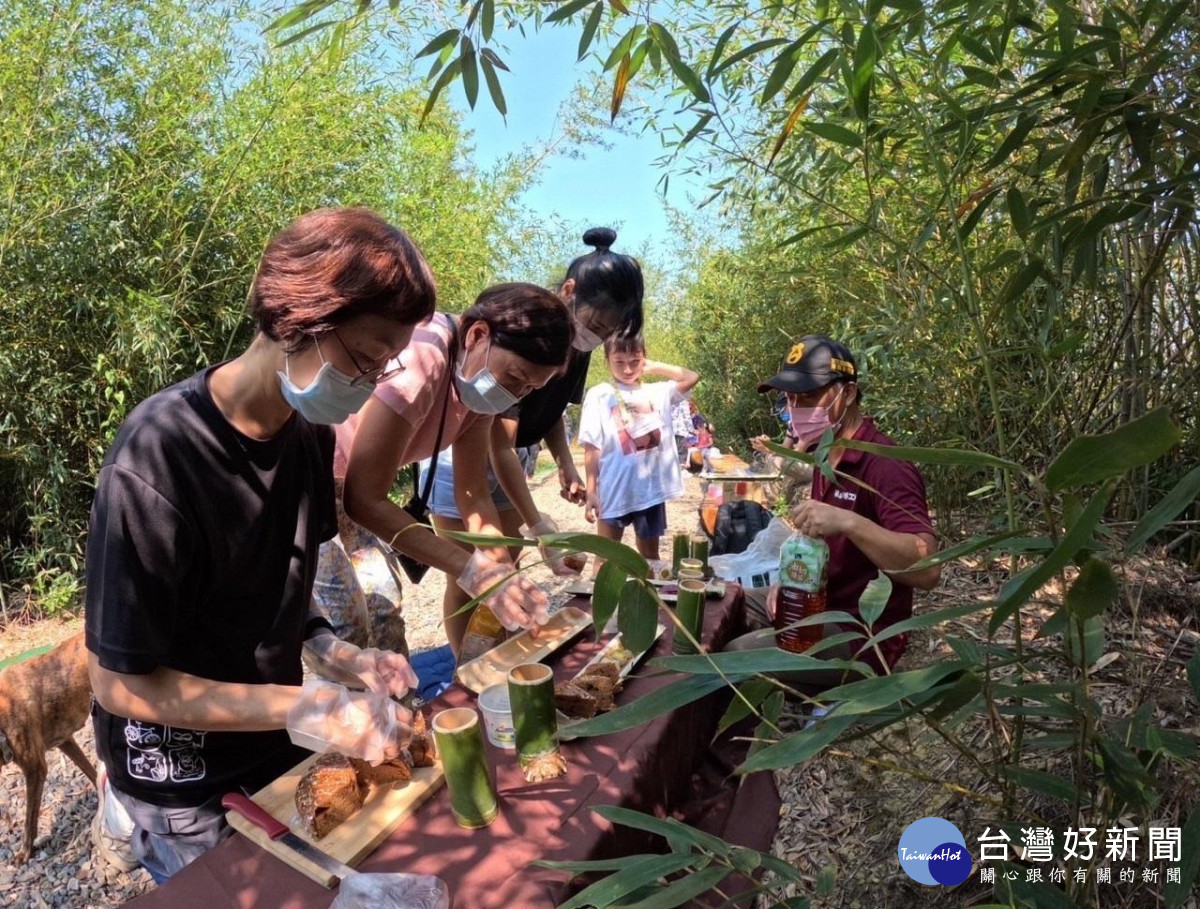獅潭鄉新店社區發展協會以推廣有機耕作、里山生態食農教育,將社區打造為精緻生態人文旅遊景點。