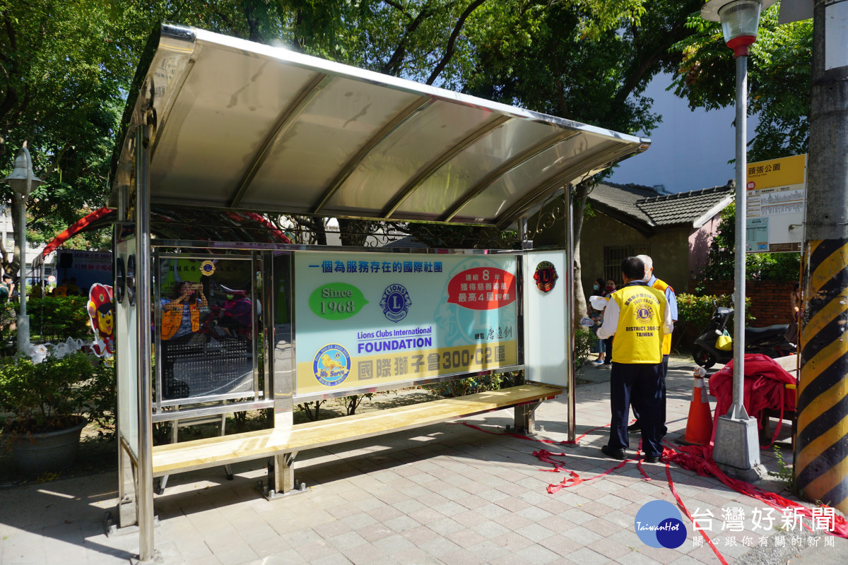 潭子獅友籌募110萬元，捐建3座愛心候車亭，提供公車族優質候車環境。
