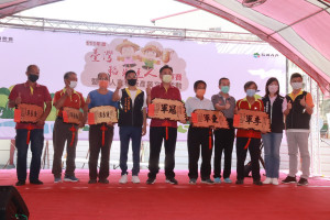 稻米達人接受頒獎表揚。（記者扶小萍攝）