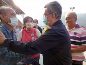 前副總統陳建仁親切問候鄉親。