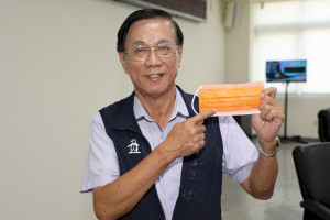 林明溱縣長提醒投票注意所戴口罩勿觸法。（縣府提供）