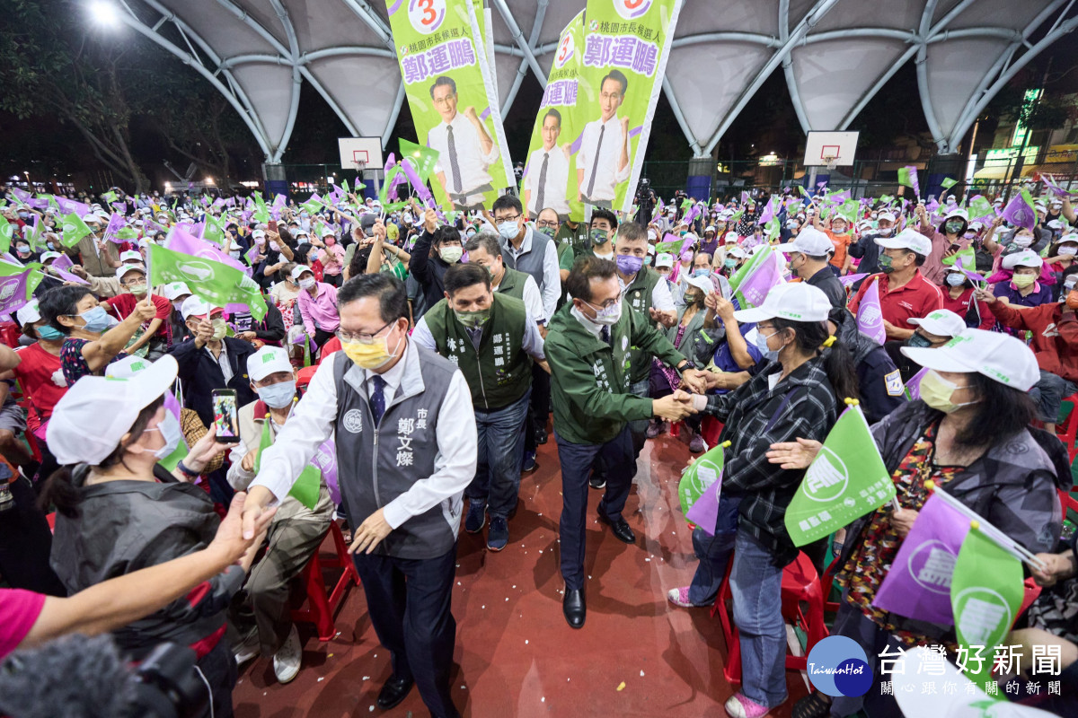 桃園市長候選人鄭運鵬舉辦內壢選前晚會，桃園市長鄭文燦，市議員徐景文、彭俊豪，市議員候選人黃崇真、張曉昀、魏昀也到場支持。<br /><br />
<br /><br />
