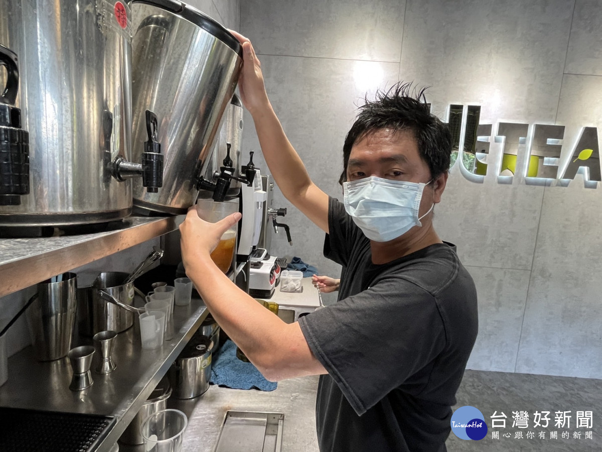 半導體退役後主管,學飲料輕食職訓圓創業夢。