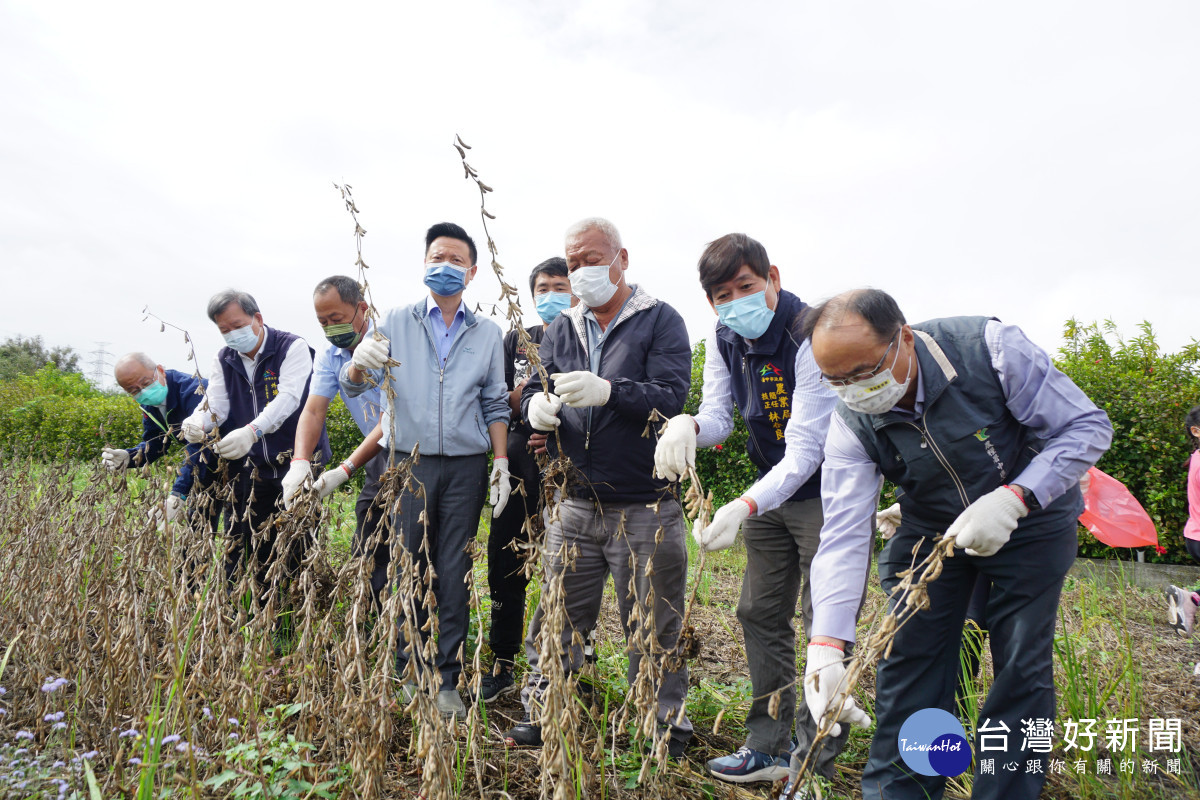 臺中市農會總幹事林育葦和與會貴賓