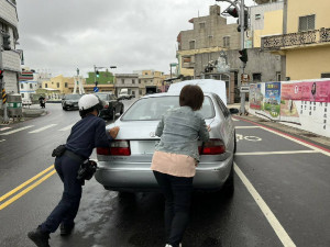 車輛故障卡車陣　警急救援排除保持車流通暢