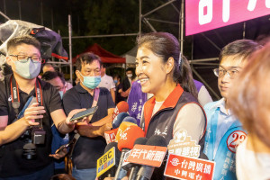 縣長候選人許淑華以14萬票勝出。（記者扶小萍攝）